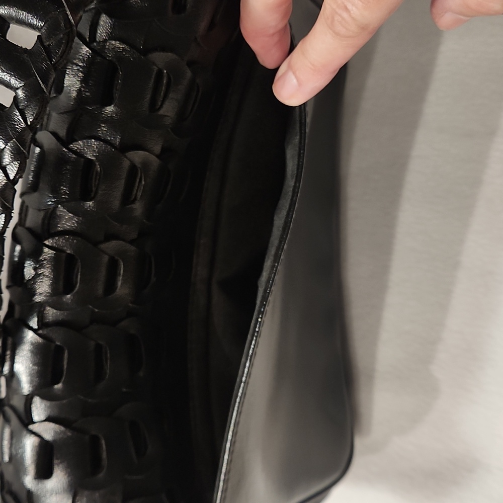Elegant Black Woven SHOULDER Or CROSSBODY Bag - Picture 5 of 12
